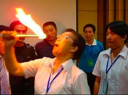 Viral Perusahaan Gelar Team Building Ekstrem, Pegawai Diminta Makan Api