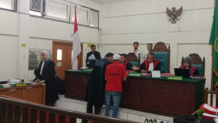 Terdakwa pembunuhan di bawah Jembatan Ampera menjalani sidang tuntutan di PN Palembang