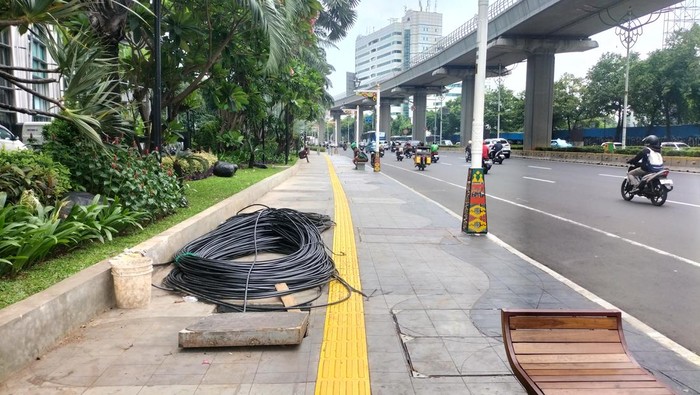 Trotoar Jalan HR Rasuna Said, Kuningan, Jaksel setelah direvitalisasi, Jumat (10/1/2025).
