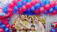 Uut juga dikenal sebagai ibu yang baik. Ini momen hangat ketika Uut mengadakan pesta kecil-kecilan untuk ulang tahun sang buah hati. Foto: Instagram/uutpermatasari