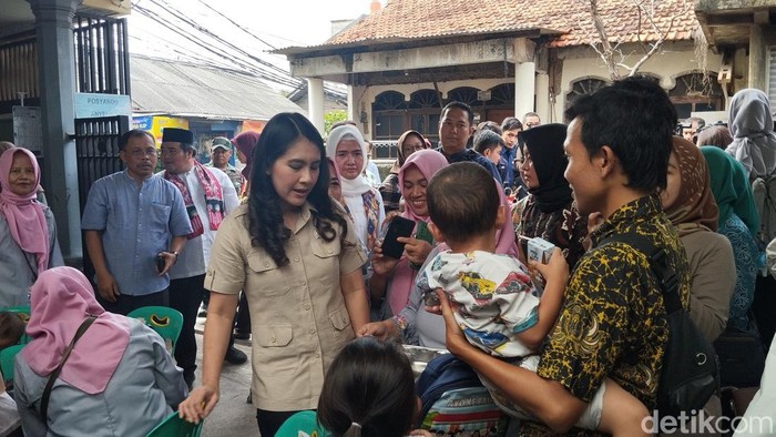 Wamen Isyana hingga Veronica Tan Tinjau Makan Bergizi Gratis untuk Ibu Hamil. (Maulana Ilhami Fawdi/detikcom)
