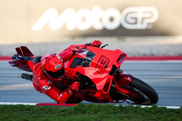 MONTMELO, SPAIN - NOVEMBER 19: Marc Marquez of Spain and Ducati Lenovo Team in action during the MotoGP Test in Barcelona at Circuit de Catalunya on November 19, 2024 in Montmelo, Spain. (Photo by Eric Alonso/Getty Images)