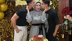 Ini Momen Athalla Naufal Makan Sushi hingga Steak di Restoran