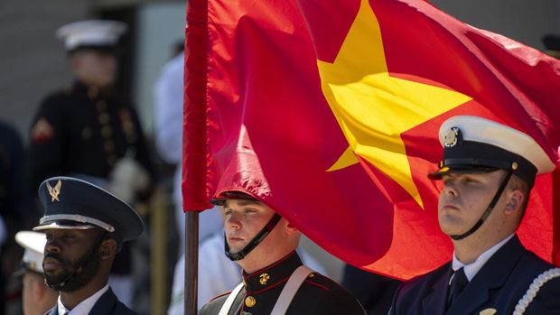 Bendera Vietnam. (AP Photo/Kevin Wolf)