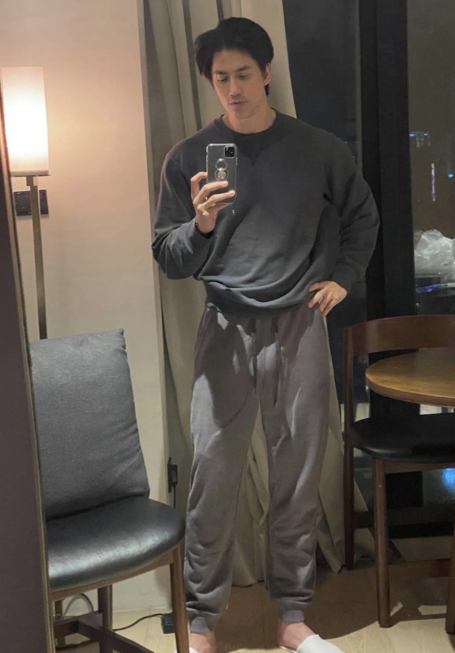 Melansir dari CNA Lifestyle, Chuando Tan mengaku bahwa dirinya memang kerap mendapat pertanyaan seputar rahasia awet muda. Namun sebenarnya dia merasa dirinya tetap menua dan tidak semuda yang orang-orang pikirkan. Foto: dok. Instagram @chuando_chuandoandfrey