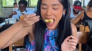 Fanny Ghassani, Foodies yang Hobi Jajan Tiap Bepergian
