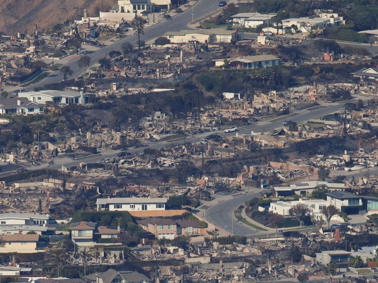 Foto Udara Kehancuran Los Angeles Akibat Kebakaran Hutan