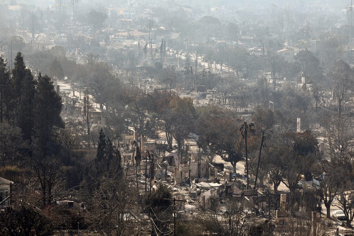 Debris from burned properties following the Palisades Fire at the Pacific Palisades neighborhood in Los Angeles, California, U.S. January 10, 2025. REUTERS/Mike Blake