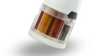 Demam AI sudah semakin meluas, sampai ada botol bumbu dapur yang ditenagai AI. Spicerr merupakan alat yang berisi kapsul bumbu dapur individu yang bisa mendeteksi seberala banyak bumbu yang dibutuhkan berdasarkan resep yang digunakan. Foto: Spicerr