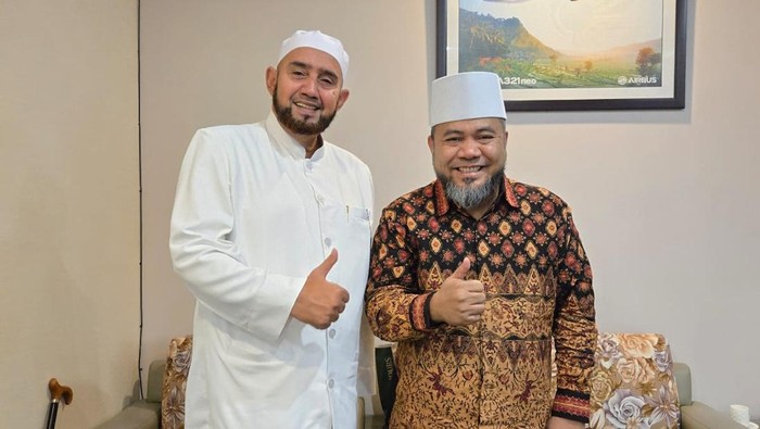 Gubernur Bengkulu terpilih Helmi Hasan bersama Al Habib Syech.