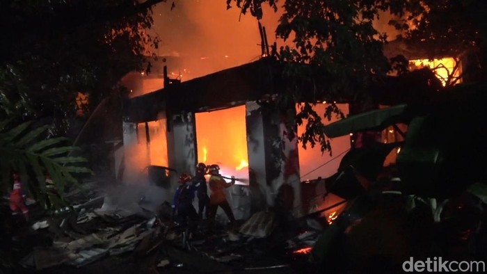 Kantor Dinas Pendidikan (Disdik) Makassar kebakaran.