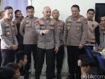 Polisi Tangkap Geng Motor Hendak Tawuran, Celurit dan Pedang Disita Petugas
