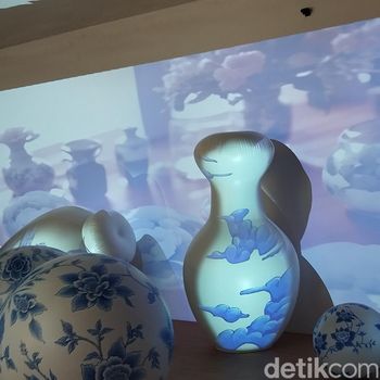 Karya Seni Instalasi Eldwin Pradipta Berjudul 'Pola-pola Bejana' di KIN Space, Jakarta Pusat, hingga akhir April 2025.