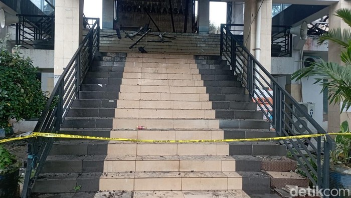Kebakaran melanda kantor Dinas Pendidikan Kota Makassar. Muh. Zulkarnaim/detikSulsel