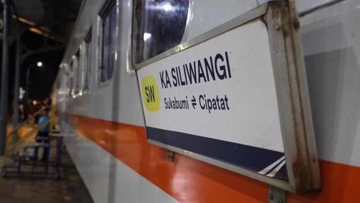Kereta api Siliwangi relasi Sukabumi-Cipatat