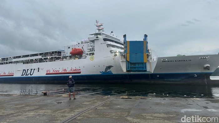 KM Dharma Kartika IX Pelabuhan Parepare