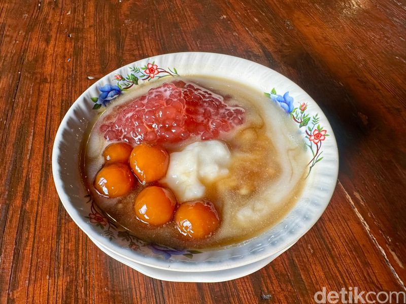 Makan Bawah Pohon