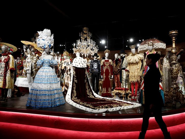 Melihat Pameran Mode Spektakuler di Paris