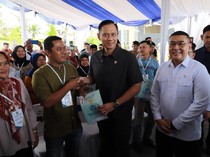 Bagi-bagi Sertifikat Tanah di Lebak, AHY: Bukti Kepastian Hukum!