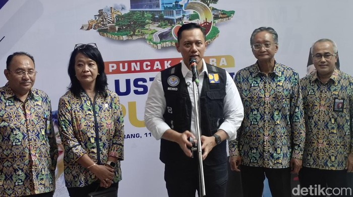 Menteri Koordinator Bidang Infrastruktur dan Pembangunan Kewilayahan RI Agus Harimurti Yudhoyono (AHY) menghadiri puncak Lustrum PUtech di Semarang, Sabtu (11/1/2025).
