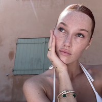 Di Instagramnya, model 25 tahun asal Inggris itu pun tetap percaya diri menunjukkan wajah tanpa makeup. Foto: dok. Instagram, TikTok