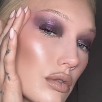 Meredith menjadi viral di media sosial setelah membagikan video teknik makeupnya di TikTok pada 2023 silam. Dengan lebih dari 19 juta pengikut, dia sukses menciptakan tren di mana banyak orang mencoba meniru tekniknya.  Foto: dok. Instagram, TikTok