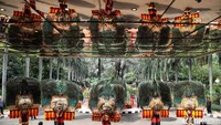 Diketahui, Reog Ponorogo merupakan seni pertunjukan dari Ponorogo, Jawa Timur, yang mencerminkan harmoni antara tari, musik, dan mitologi. Seni ini menggambarkan keberanian, solidaritas, dan dedikasi masyarakat Ponorogo yang telah menjadi identitas mereka selama berabad-abad. Reog juga melambangkan gotong royong, tercermin dalam proses kreatifnya yang melibatkan seniman, perajin, dan komunitas lokal.