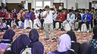 Menko Pemberdayaan Masyarakat Muhaimin Iskandar (tengah) berbicara dalam acara Belfos 4.0 di Gedung Konvensi TMPN Utama Kalibata, Jakarta, Sabtu (11/1/2025).
