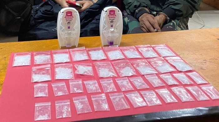 Pasangan suami istri (pasutri) berinisial JU (40) dan IM (25) di Kabupaten Sigi, Sulawesi Tengah (Sulteng), ditangkap gegara menjadi pengedar narkoba jenis sabu.