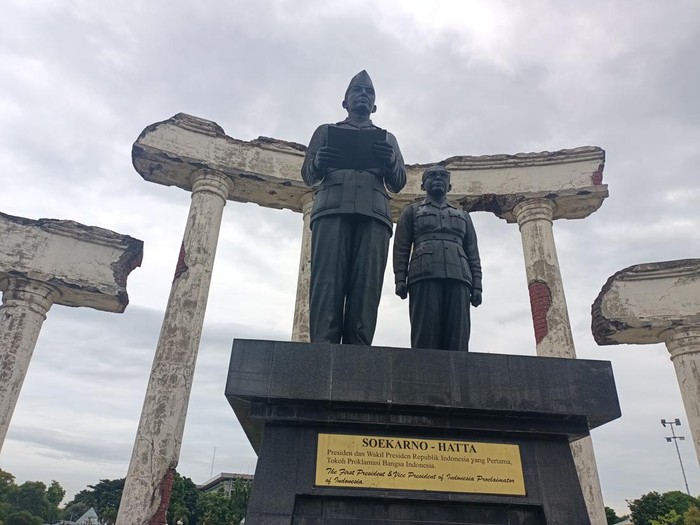 Patung proklamator di kawasan Tugu Pahlawan Surabaya