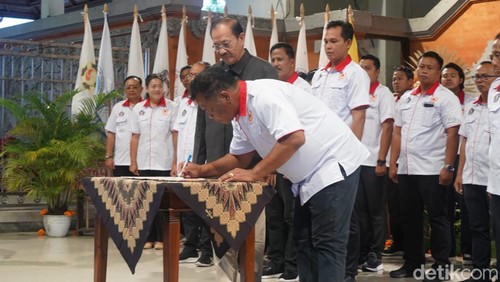 Pelantikan pengurus KONI Klungkung 2024-2028 di Balai Budaya Ida Dewa Agung Istri Kanya, Sabtu (11/1/2025). (Putu Krista/ detikBali)