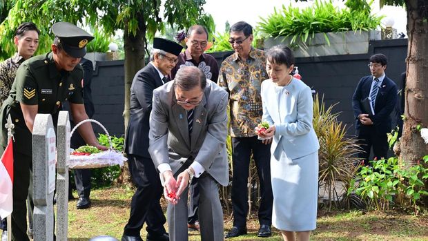 PM Jepang Shigeru Ishiba dan istri berkunjung ke TMP Kalibata.