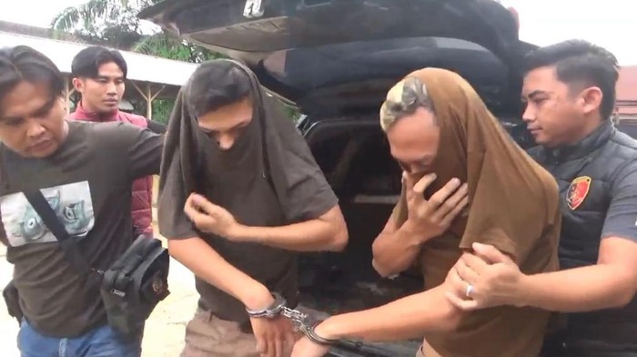 Polisi tangkap dua warga Jambi usai jarah 16 paket daging beku dari kontainer yang alami kecelakaan
