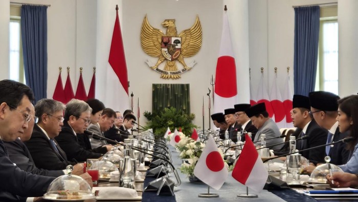 Presiden Prabowo Subianto memaparkan program prioritas pemerintah di hadapan Perdana Menteri (PM) Jepang, Shigeru Ishiba, di Istana Bogor, Sabtu (11/1/2024).
