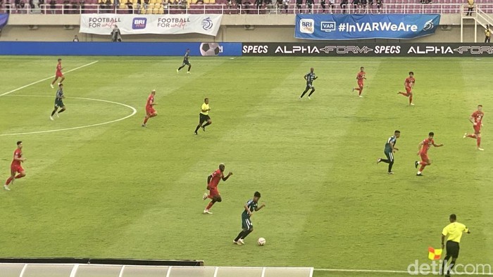 Laga PSS Sleman vs Persebaya di Stadion Manahan, Solo, Sabtu (11/1/2025).