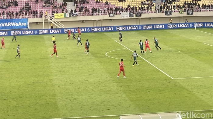 Laga PSS Sleman vs Persebaya di Stadion Manahan, Solo, Sabtu (11/1/2025).