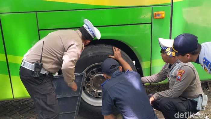 ramp check angkutan pariwisata Trenggalek