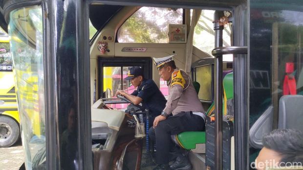 ramp check angkutan pariwisata Trenggalek