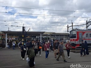 Penumpang KRL Ngeluh Peron Tak Berkanopi Stasiun Bogor: Sering Kehujanan