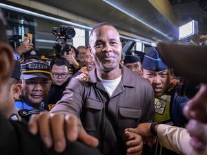 Video: Momen Pelatih Timnas Patrick Kluivert Tiba di Indonesia