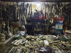 Menilik Toko Alat Perdukunan di Surabaya yang Tak Pernah Sepi Pembeli