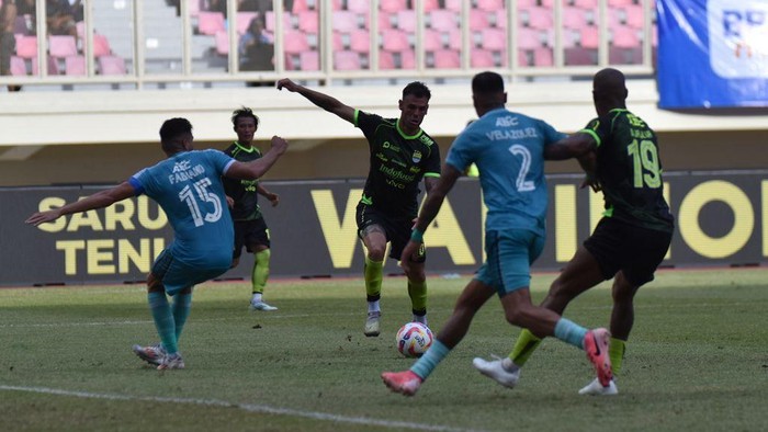 Tyronne del Pino di laga PSBS Biak Vs Persib, Sabtu (11/1/2025).