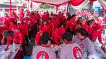 Aksi Kader PDIP Peringati HUT dan Dukung Hasto dengan Cap Darah
