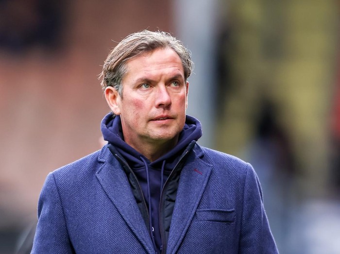 VOLENDAM, NETHERLANDS - JANUARY 14: Head Coach Alex Pastoor of Almere City FC looks on during the Dutch Eredivisie match between FC Volendam and Almere City FC at Kras Stadion on January 14, 2024 in Volendam, Netherlands. (Photo by Pieter van der Woude/BSR Agency/Getty Images)
