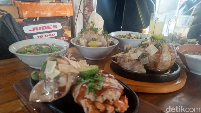 Bakso judes dengan menu bakso lava jumbo hingga seafood.