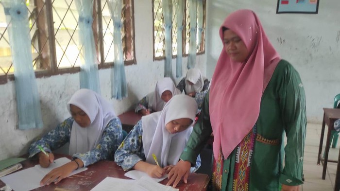 Cerita Guru Rukiah, perjuangan dari guru honorer hingga lulus PPPK Kemenag.