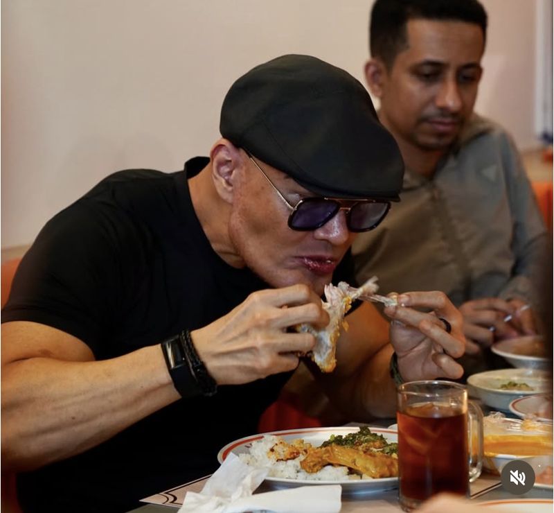 Deddy Corbuzier Buka Restoran Padang Kekinian, Pembukaanya Meriah