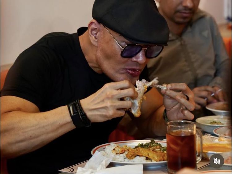 Deddy Corbuzier Buka Restoran Padang Kekinian, Diresmikan Meriah