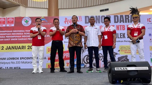 Gubernur NTB terpilih, Lalu Muhamad Iqbal, menghadiri acara donor darah INTI NTB di Lombok Epicentrum Mall, Mataram. (Humas Iqbal-Dinda)