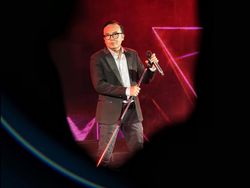 Mengabadikan Aksi Panggung Ari Lasso dengan Vivo X200 Pro